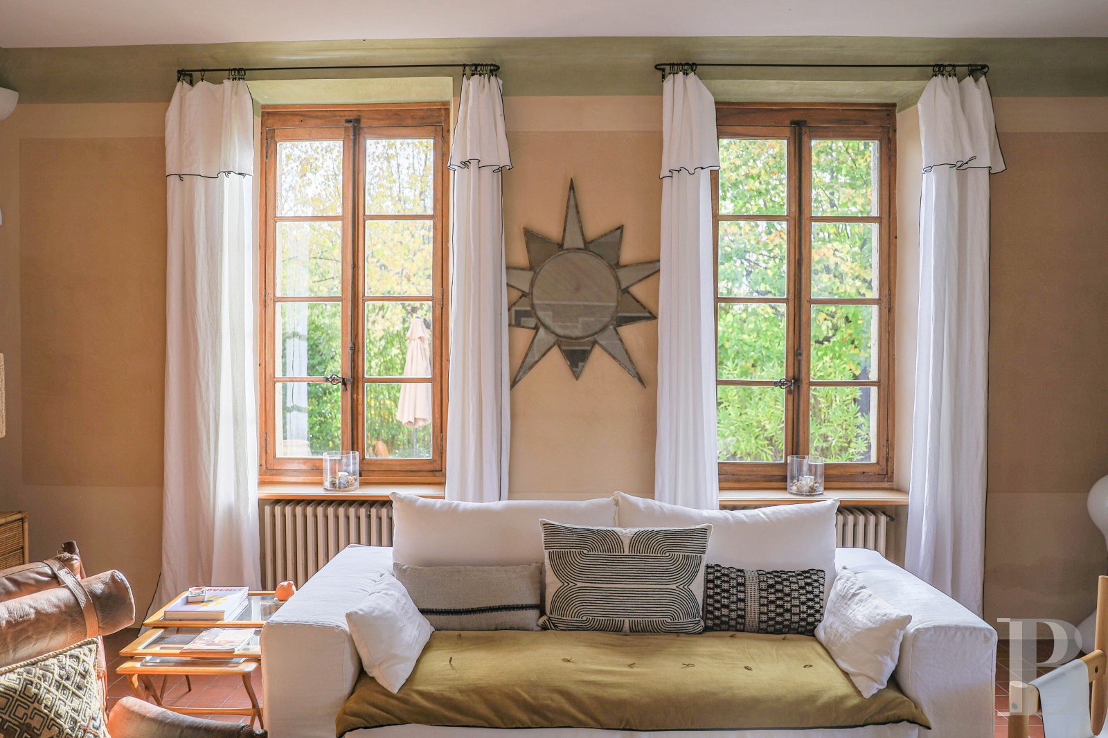 Dans les Alpes-de-Haute-Provence, au sud de Forcalquier, une maison de village traditionnelle et audacieuse - photo  n°13